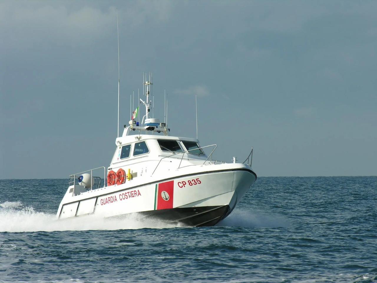 Barca a vela in difficoltà nelle acque tra Bosa e Tresnuraghes