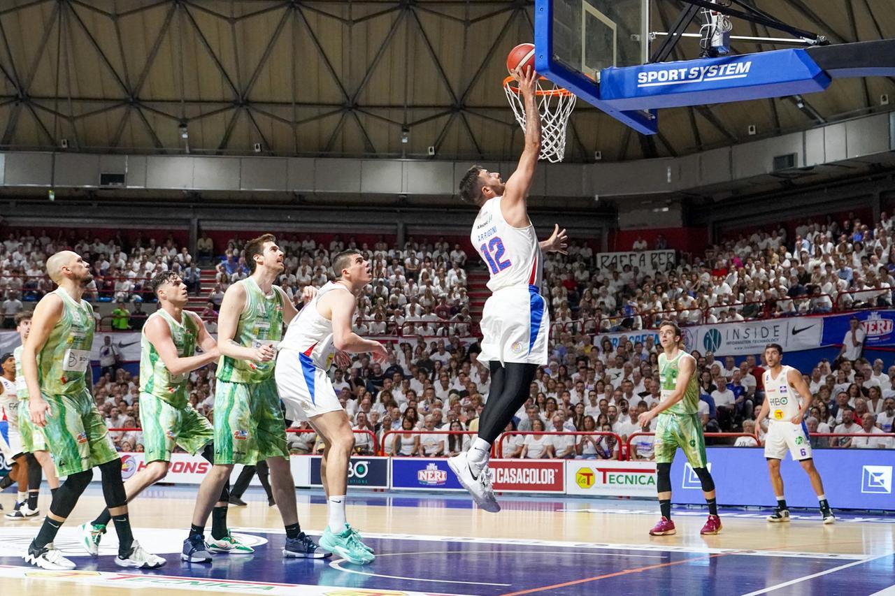
	Un momento della partita al Palaterme (foto Nucci)

