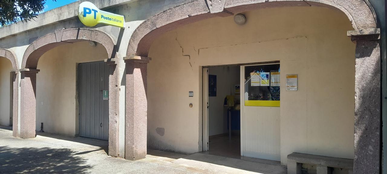 Rapina all’ufficio postale di Ula Tirso: un bandito armato si fa consegnare 9mila euro e scappa