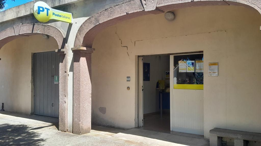 Rapina all’ufficio postale di Ula Tirso: un bandito armato si fa consegnare 9mila euro e scappa