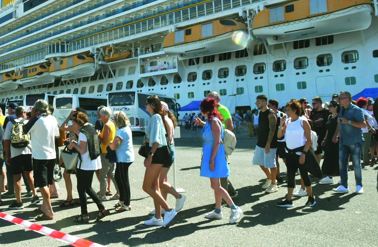 Turismo, la Sardegna brilla solo d’estate