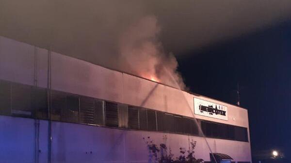 Fiorano, rogo nella notte in un capannone con olio e imballaggi per la stampa<br type="_moz" />