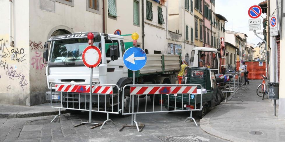 Un cantiere di Toscana Energia, azienda per cui lavorava il giovane