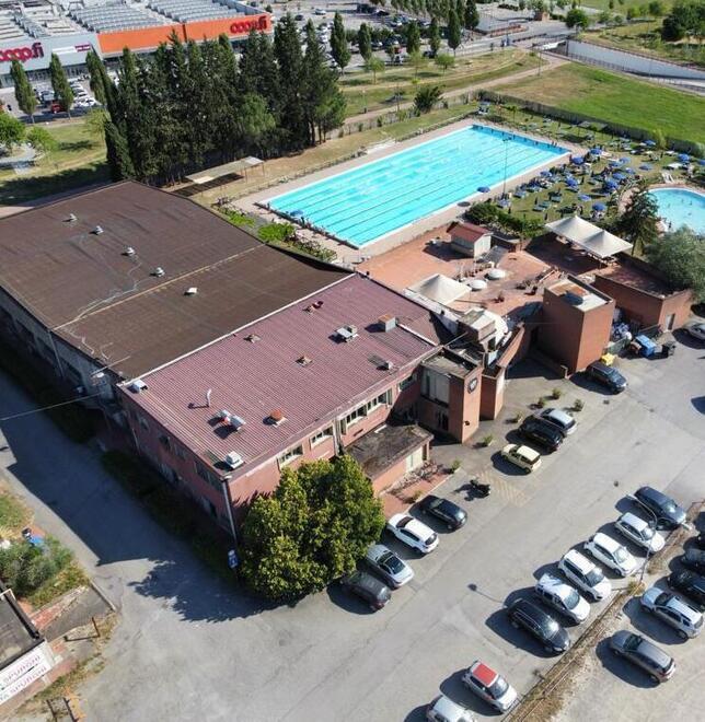 La “vecchia” piscina di Certaldo che sarà sostituita da un moderno e innovativo impianto
