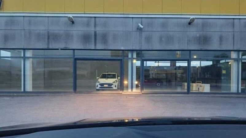 Copparo, spariscono le auto dalla concessionaria