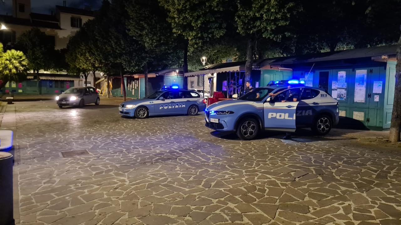 
	Volanti della polizia in piazza Garibaldi (foto d'archivio)

