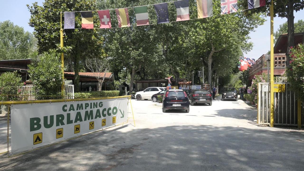 Muore a 16 anni in gita con la scuola a Torre del Lago: trovato in campeggio