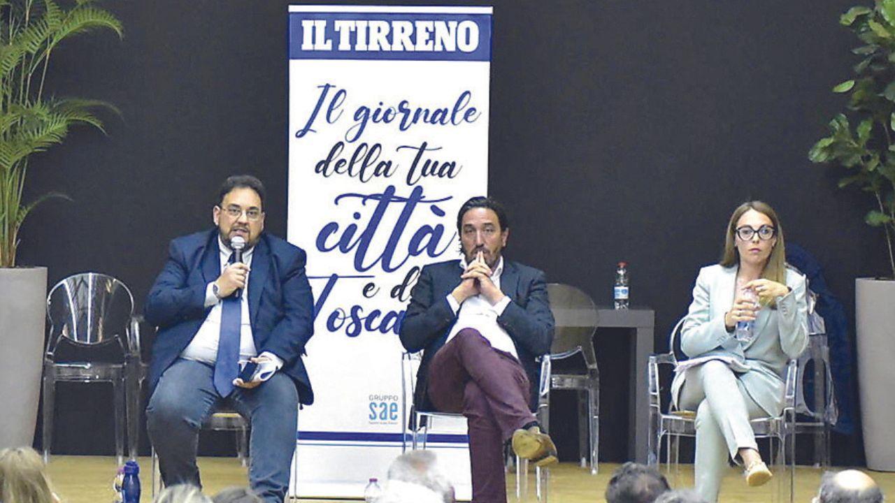 
	I tre candidati sul palco del dibattito organizzato dal Tirreno (Foto Barlettani)

