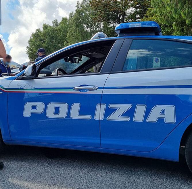 Ferrara, palpeggia una donna sull’autobus e il compagno lo riempie di botte