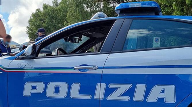Ferrara, palpeggia una donna sull’autobus e il compagno lo riempie di botte