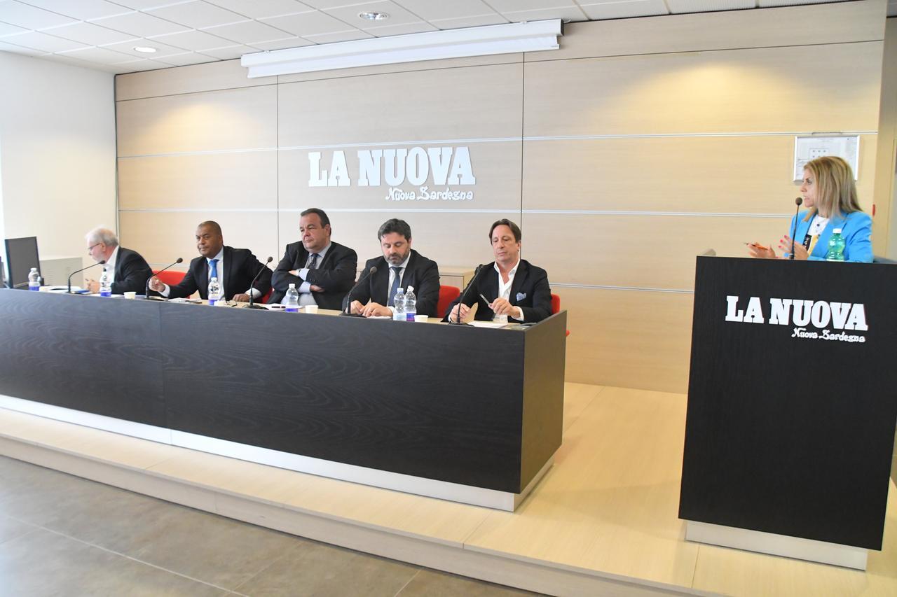 Sassari i cinque aspiranti sindaci al dibattito alla Nuova Sardegna da sinistra:  Mariano Brianda, Nicola Lucchi, Gavino Mariotti, Giuseppe Mascia e Giuseppe Palopoli
