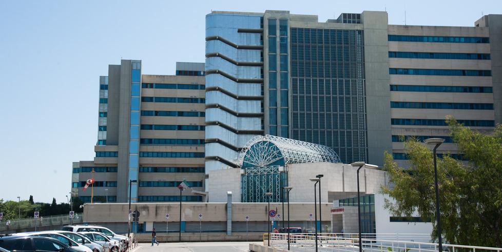 Polemiche dopo la delibera di riorganizzazione del reparto trapianti del Brotzu: «Basta atti e nomine» 