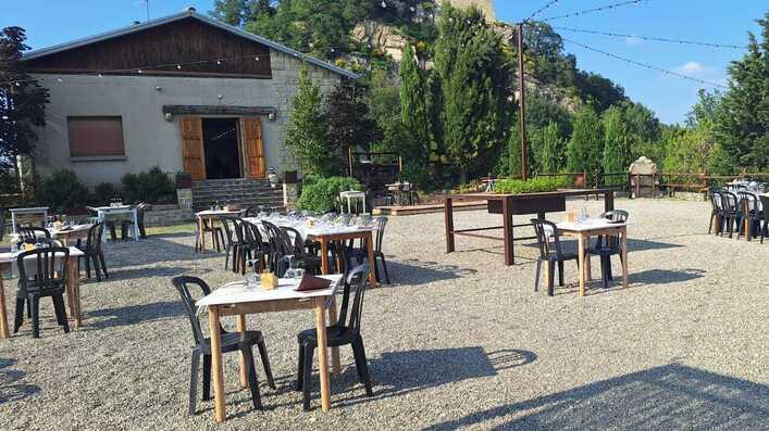 Canossa, il ristorante “La Rupe” riapre dopo otto anni. «Si parte con gli aperitivi»