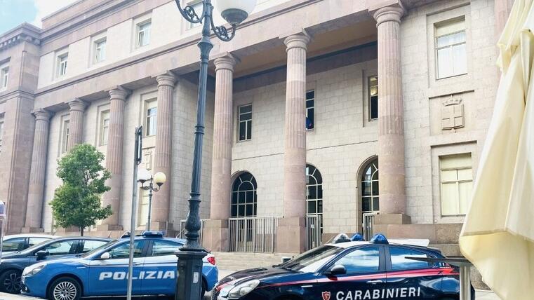 Sassari, morto per un aneurisma a 73 anni: il pm chiede 6 condanne e 3 assoluzioni