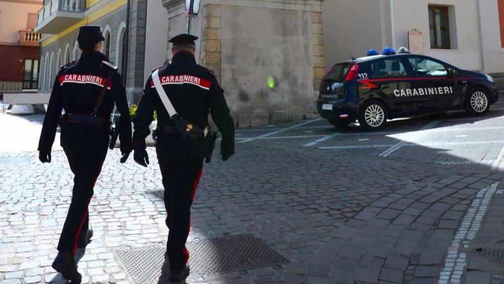Ruba una Fiat 600, causa un incidente e compila il Cid con il suo nome: denunciato dai carabinieri