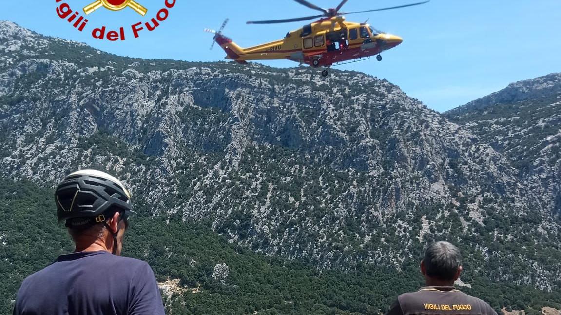 In arrampicata sui monti di Oliena viene colpita da un pietra franata dalla montagna: escursionista in ospedale a OIbia