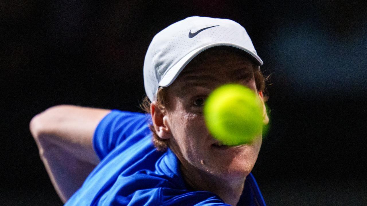 Semifinale Roland Garros, Jannik Sinner si arrende a Carlos Alcaraz al quinto set