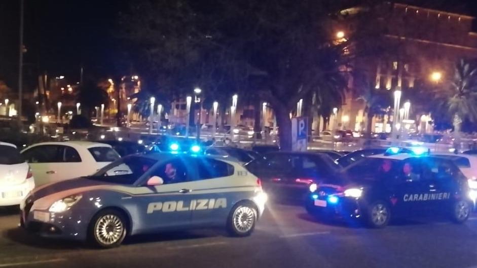 Aggredivano con lo spray e picchiavano adolescenti per portar via soldi e smartphone: arrestati a Cagliari due algerini