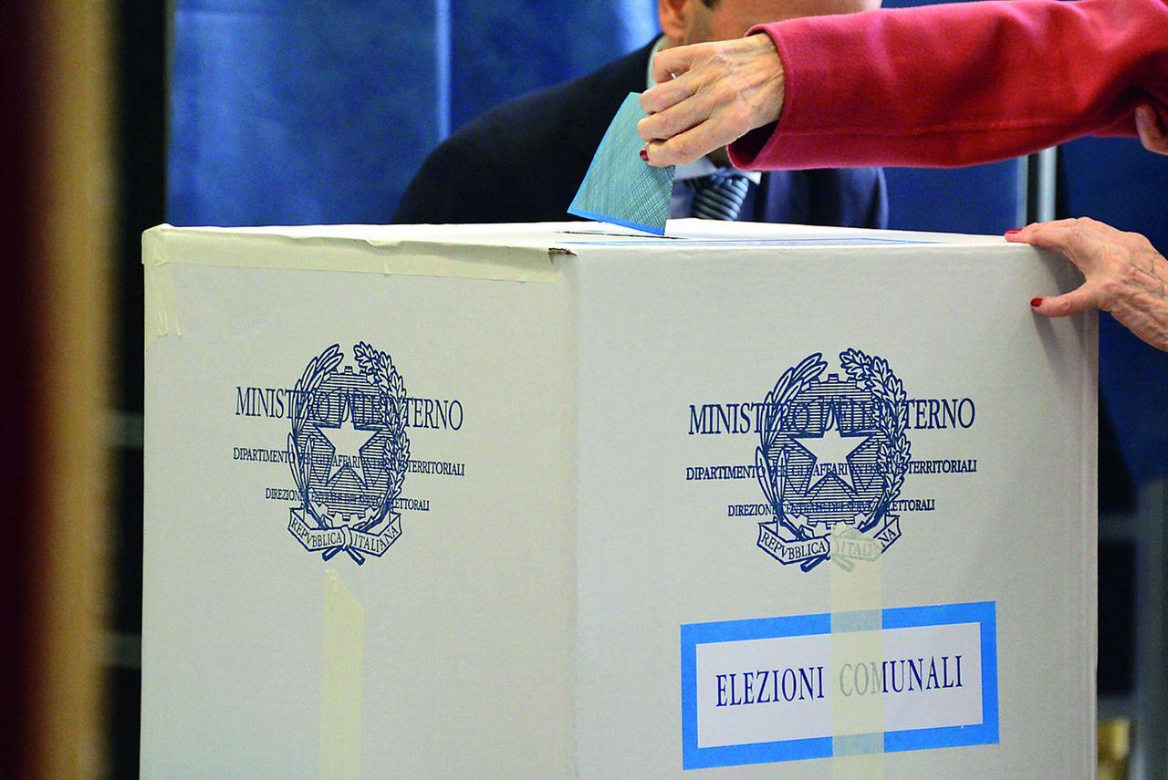 Urne aperte, si vota oggi e domani 9 giugno per Comunali ed Europee
