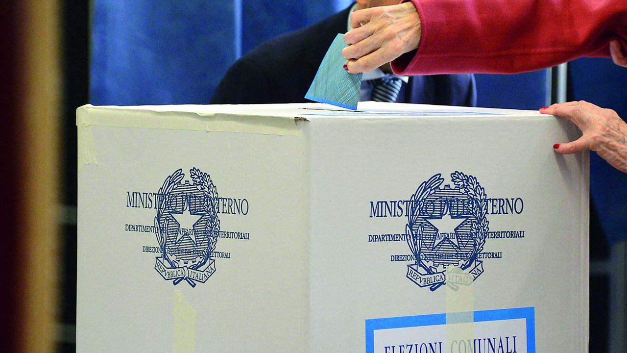 Urne aperte, si vota oggi e domani 9 giugno per Comunali ed Europee