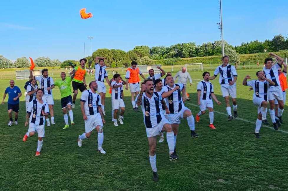 Il Rosignano fa festa con tutti i suoi tifosi
