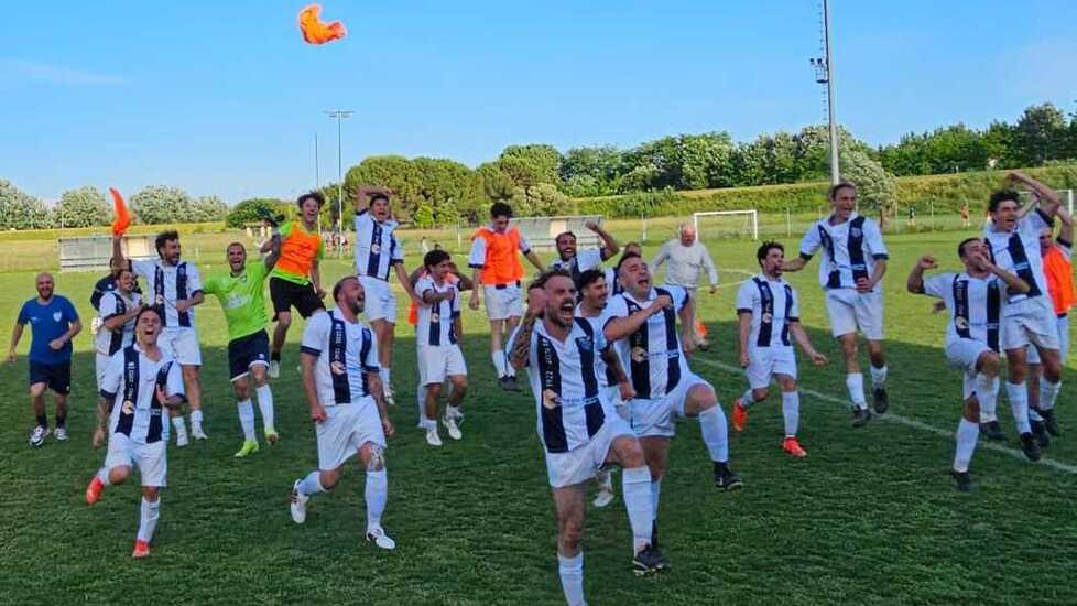 Il Rosignano fa festa con tutti i suoi tifosi