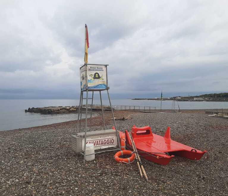 Livorno, arrivati i bagnini ai Tre Ponti: due postazioni fino a settembre<br>
