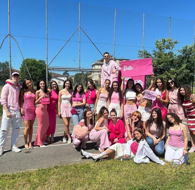 Lucca, la settimana dei travestimenti per salutare le aule del liceo