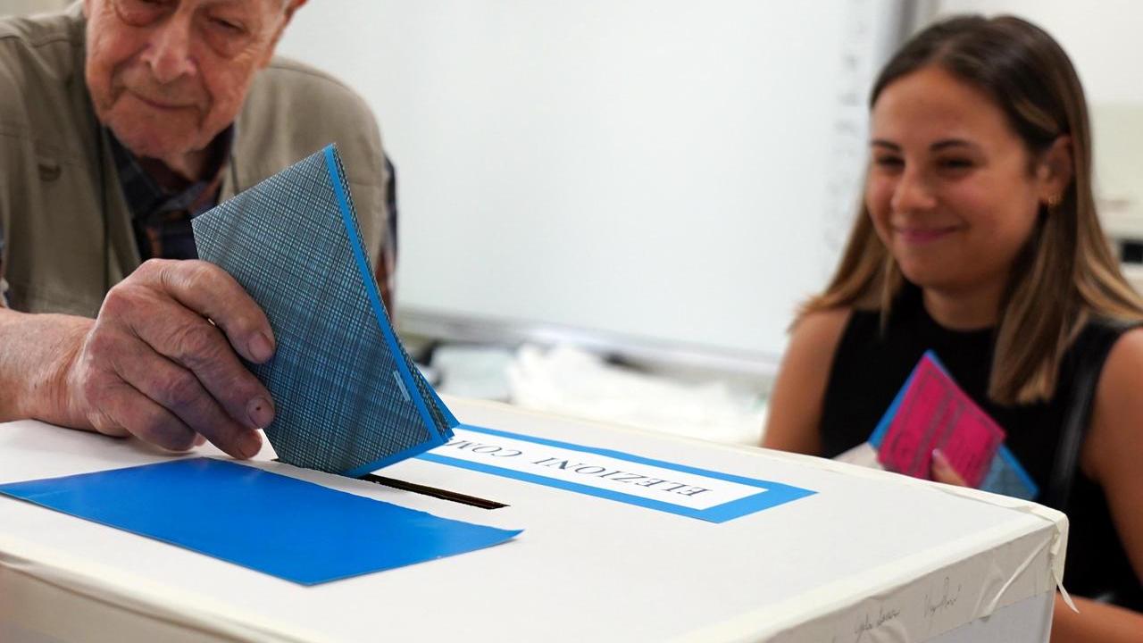 Toscana, è l’ora delle scelte: seggi aperti per Europee e Comunali. I candidati, come si vota, gli orari e lo spoglio