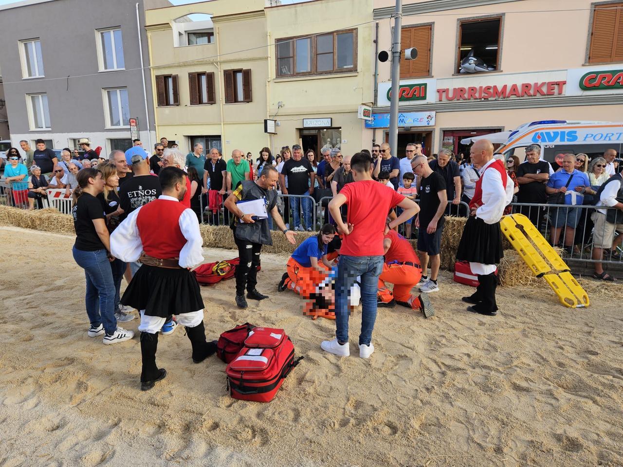 Porto Torres, cade da cavallo al Palio di Santu Bainzu: fantino finisce al pronto soccorso