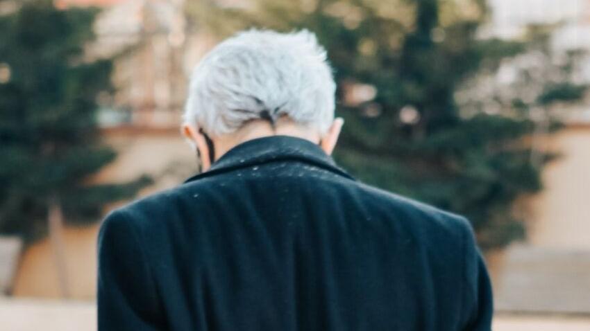 In treno col set di 55 coltelli da regalare alla figlia, padre malato finisce nei guai