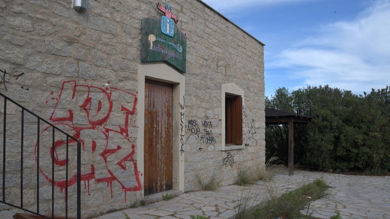 L'infopoint del parco vandalizzato