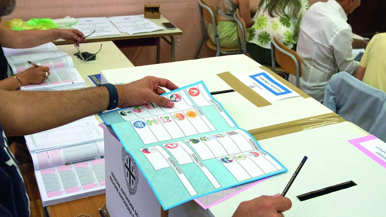 Elezioni, affluenza vicina al 20 per cento alle comunali. Euroflop nell’isola: 9 per cento