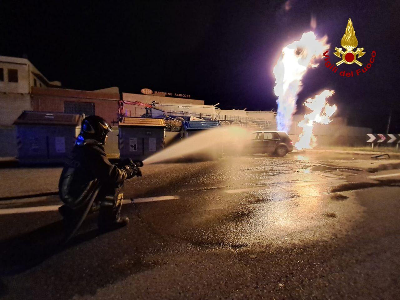 Marano, travolge con l’auto la cabina del gas: fiamme alte 10 metri