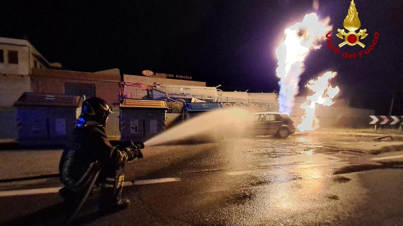 Marano, travolge con l’auto la cabina del gas: fiamme alte 10 metri