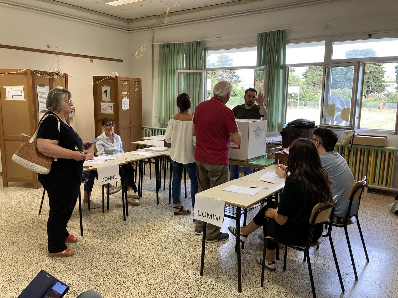 A Cecina alle 19 l’affluenza supera il 54%: hanno votato in 12.909