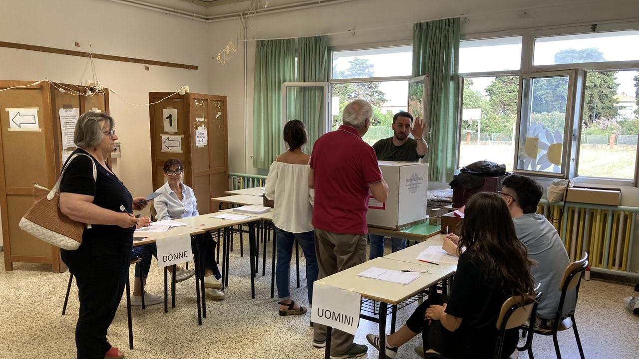 A Cecina alle 19 l’affluenza supera il 54%: hanno votato in 12.909