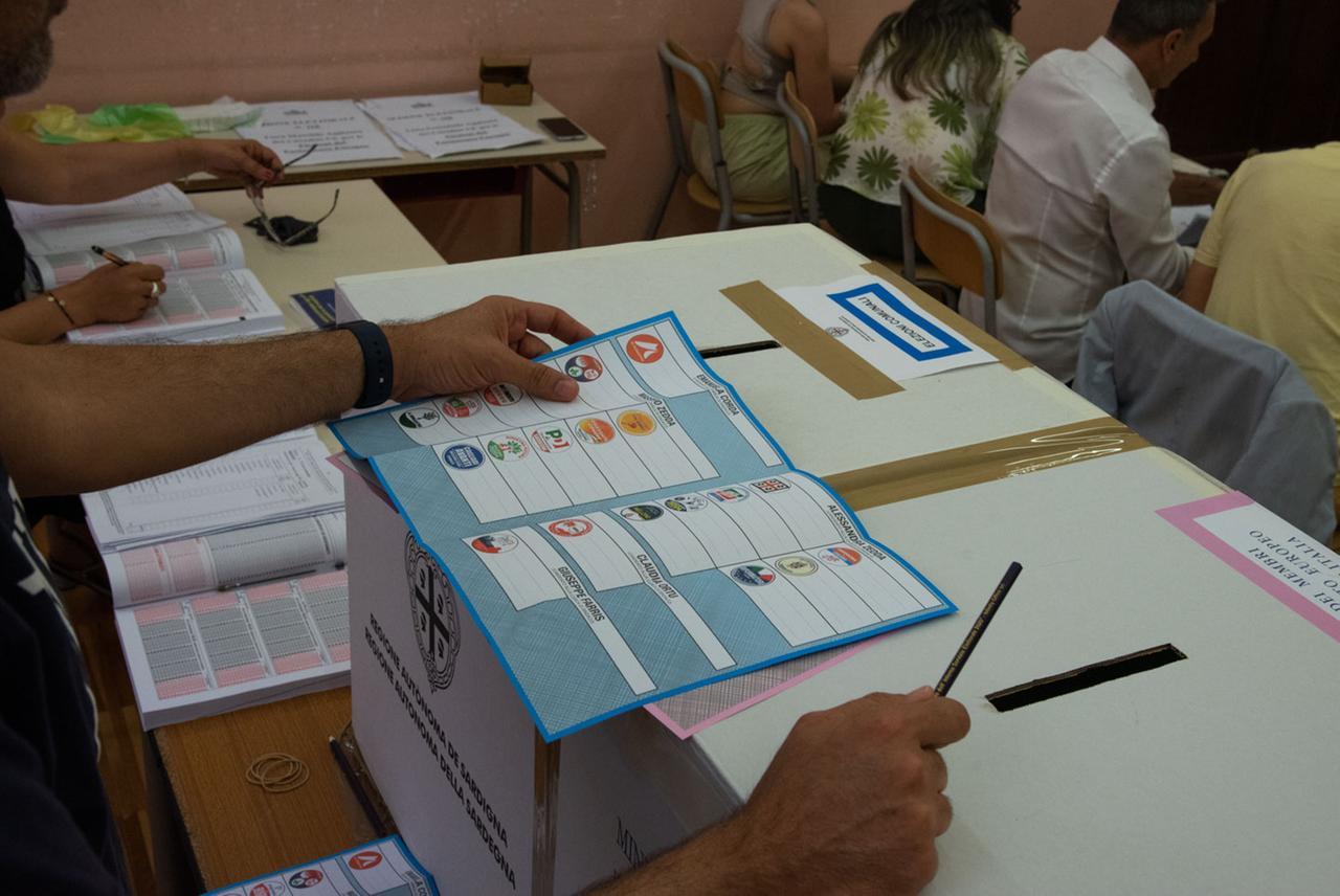 Europee, in Sardegna l’affluenza più bassa d’Italia. Comunali al 31,5%