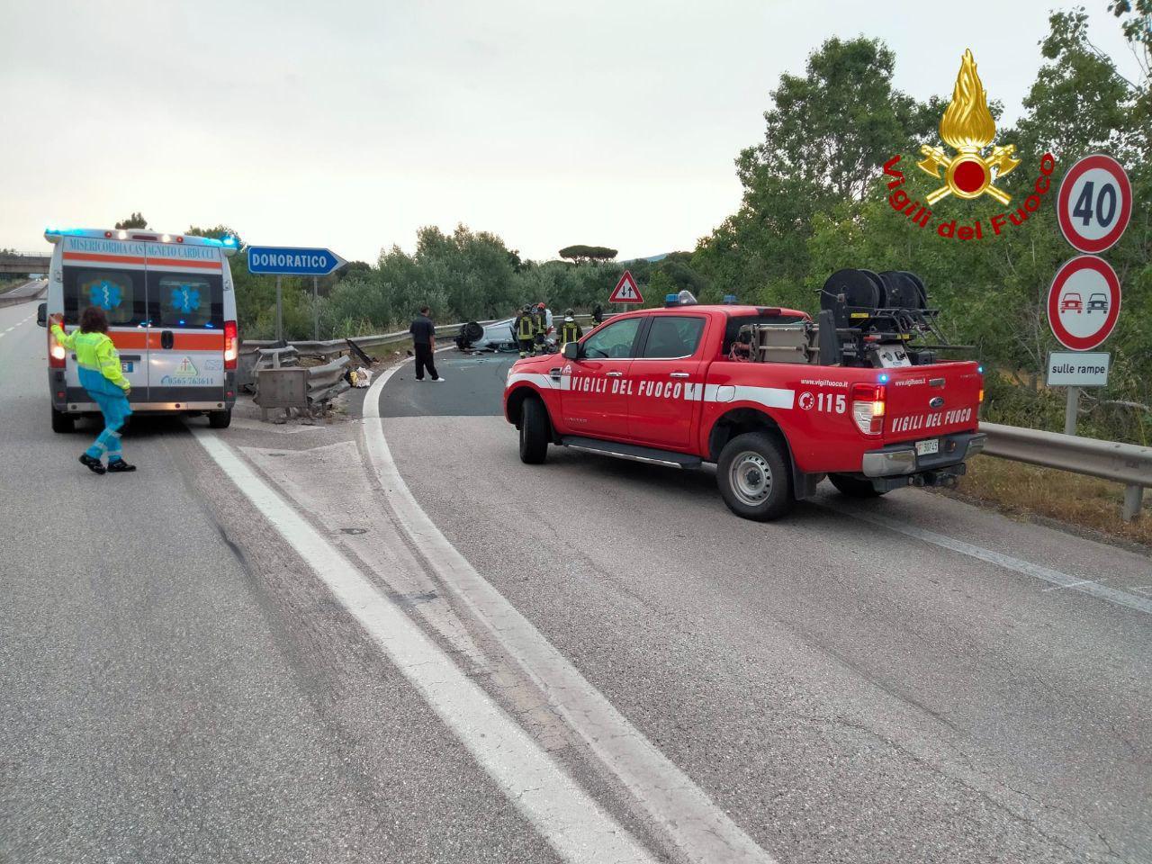 Donoratico, si ribaltano con l’auto all’uscita della Variante