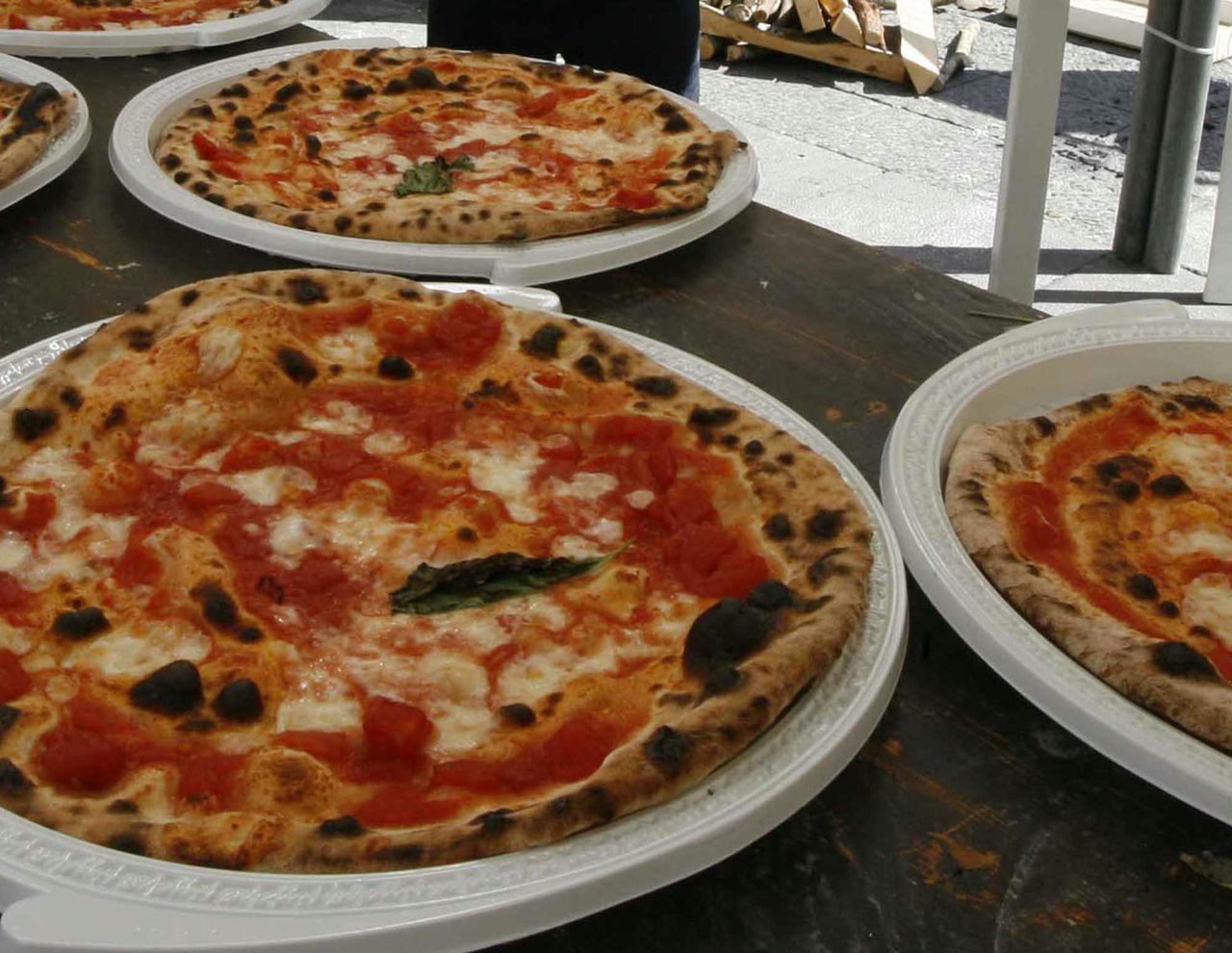 Lievito, pomodoro e mozzarella: a Cabras la grande sfida tra pizzaioli