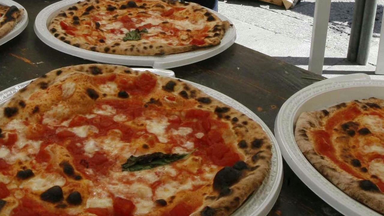 Lievito, pomodoro e mozzarella: a Cabras la grande sfida tra pizzaioli