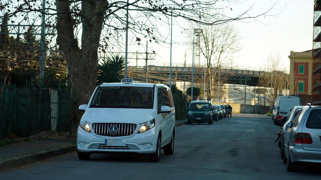 Livorno, taxi navetta prorogati alla Cigna ma sparisce la linea per Collinaia