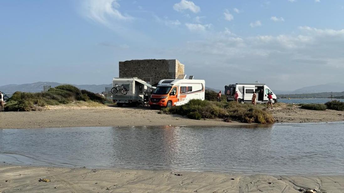 Olbia, tornano i campeggi abusivi: «Sono pericolosi e inquinano»