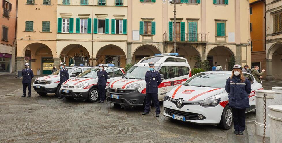 Nella foto alcuni agenti della polizia municipale dell’Unione del circondario dell’Empolese-Valdelsa durante il periodo della pandemia da Covid-19