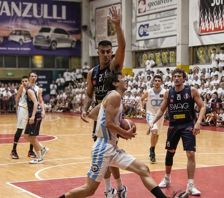 Una delle immagini della gara 3 giocata dal Cecina sul parquet della Robur Sassuolo (foto di Marco Napolitano pubblicate sulla pagina Facebook della Robur Sassuolo)