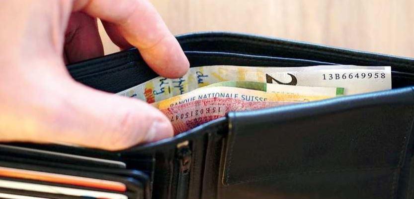 Argenta, perde portafoglio in centro: riappare nella sua buchetta