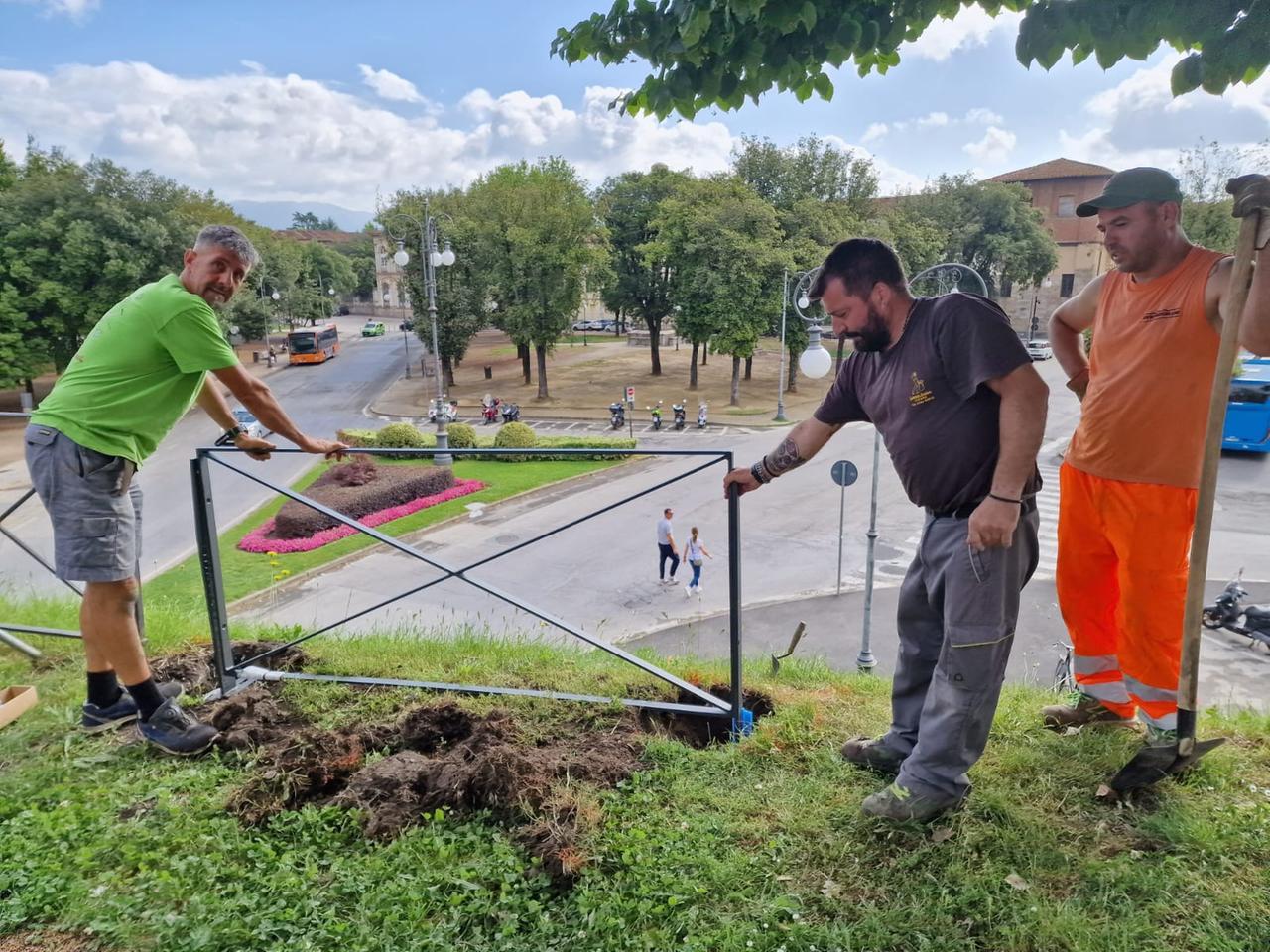 Balaustre sulle Mura di Lucca: installate le prime barriere solo nei punti a rischio