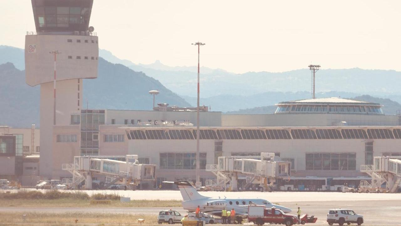 Olbia, emergenza a bordo: jet privato costretto ad atterrare