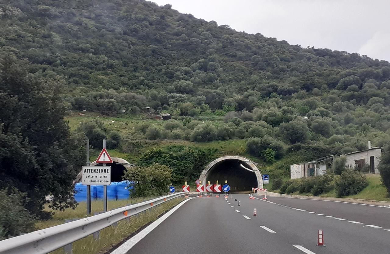 Pirata della strada investe un operaio sulla 131 dcn Nuoro-Olbia