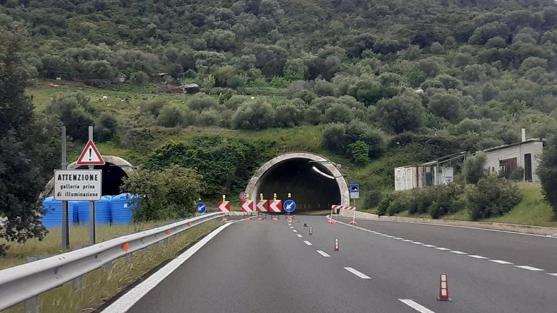 Pirata della strada investe un operaio sulla 131 dcn Nuoro-Olbia